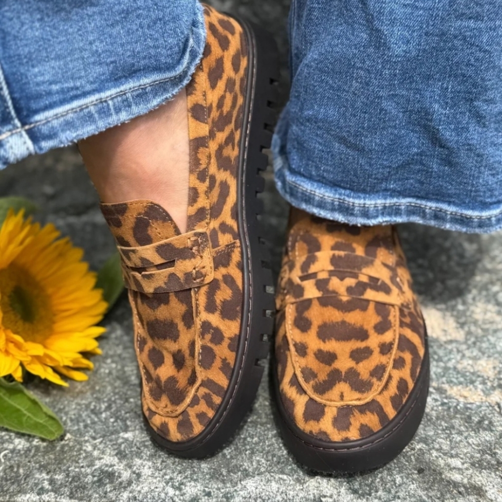 Vionic Penny Loafer 7 Tan Leopard Print Suede Uptown Arch Support Travel New$145